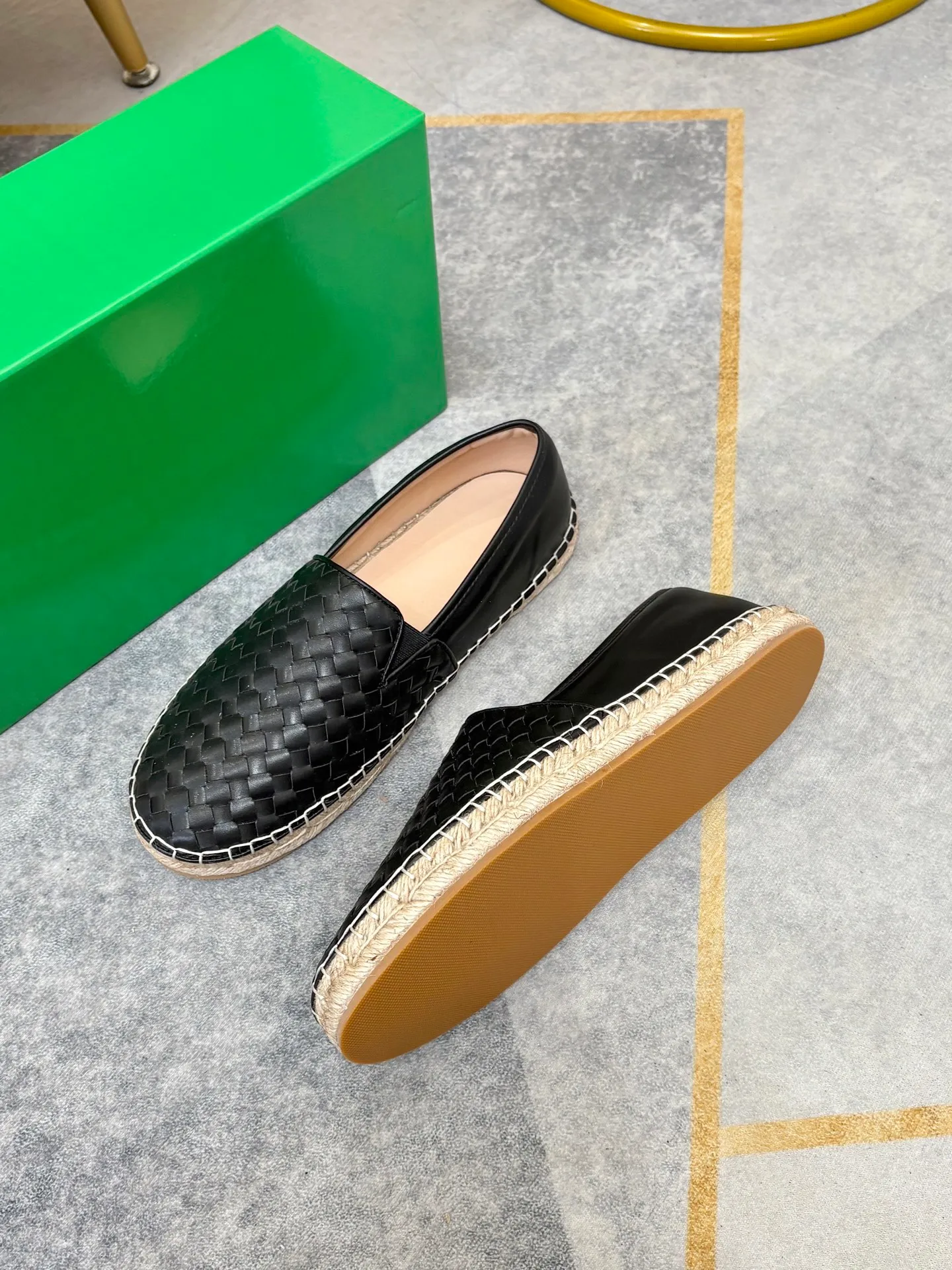 P420. BV men's casual shoes, handsome and versatile low-top shoes, woven cowhide upper, pigskin lining for the feet, 🌺🌺perfect shoe last, 🌲🌲 fashionable and handsome, comfortable on the feet, 🚗🚗wear-resistant and non-slip rubber outsole. Code number: 38-44. 45 is custom-made and cannot be returned or exchanged